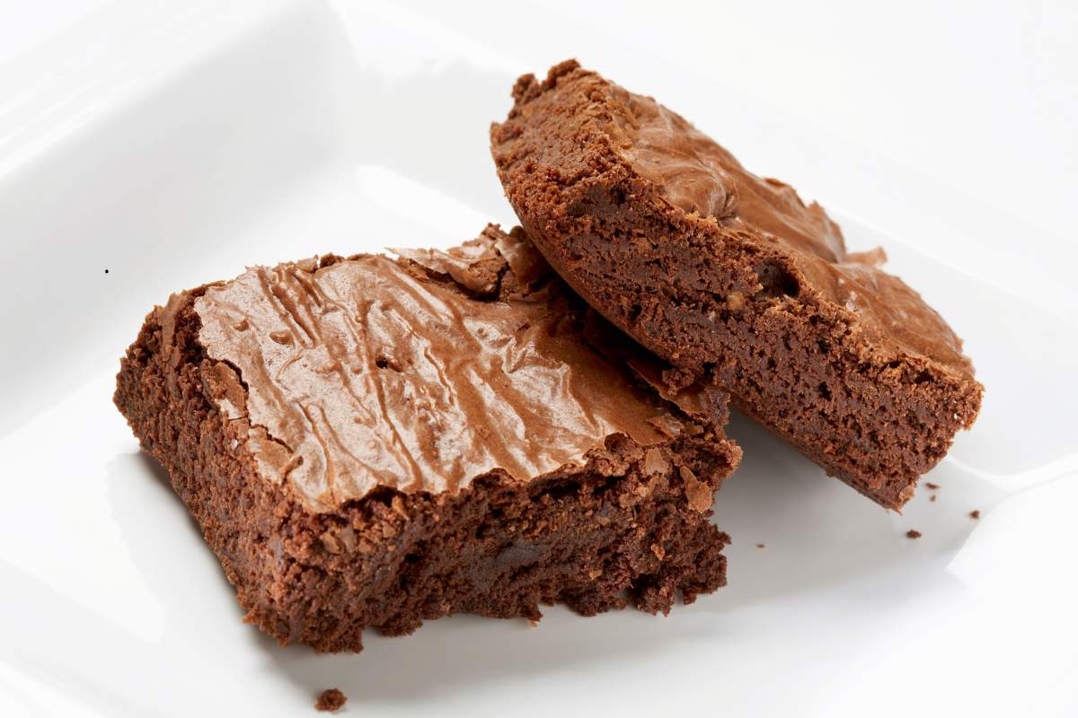 Brownie saudável pronto em 5 minutos: sem farinha e zero açúcar
