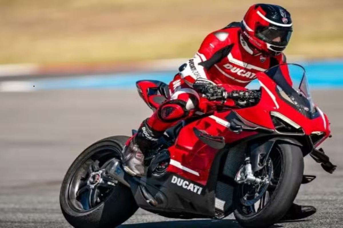 CEO da Ducati bate o pé e rejeita motos autônomas: “controle é do piloto”