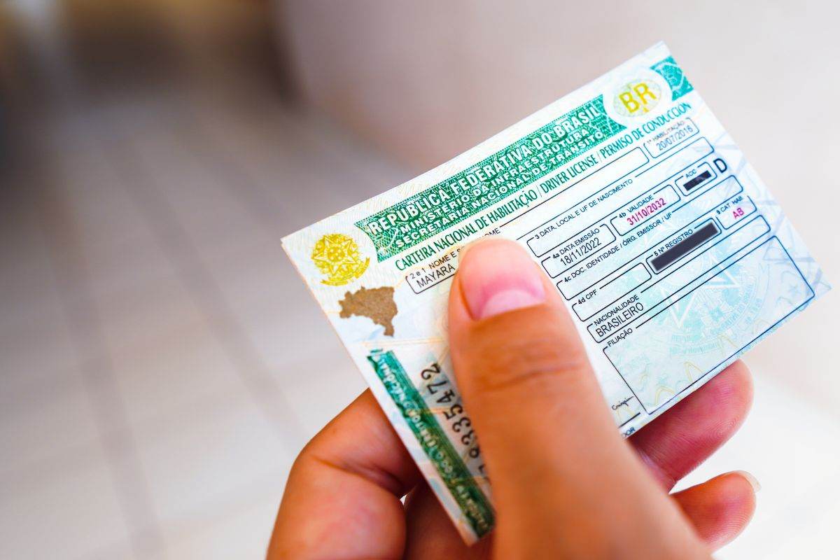 CNH pode mudar no Brasil: governo estuda levar curso teórico para o ensino médio