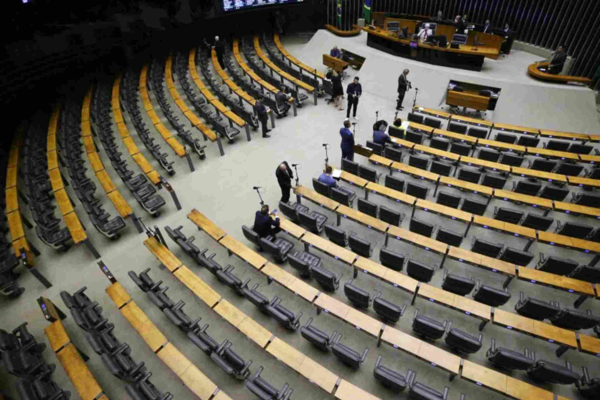 Concurso da Câmara dos Deputados oferece salários de até R$ 21 mil