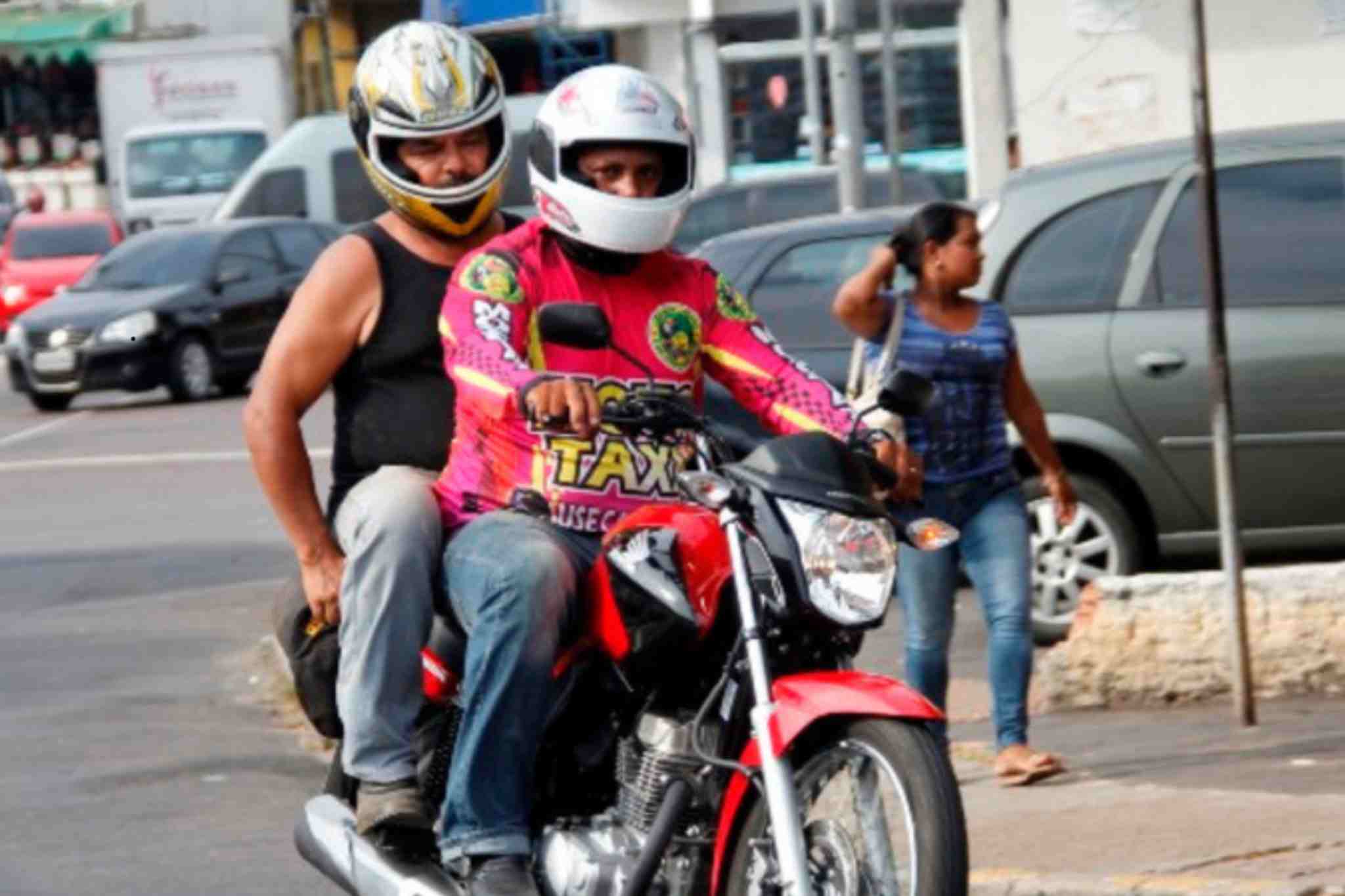 Multa de R$ 2,1 mil: lei proíbe motos com duas pessoas