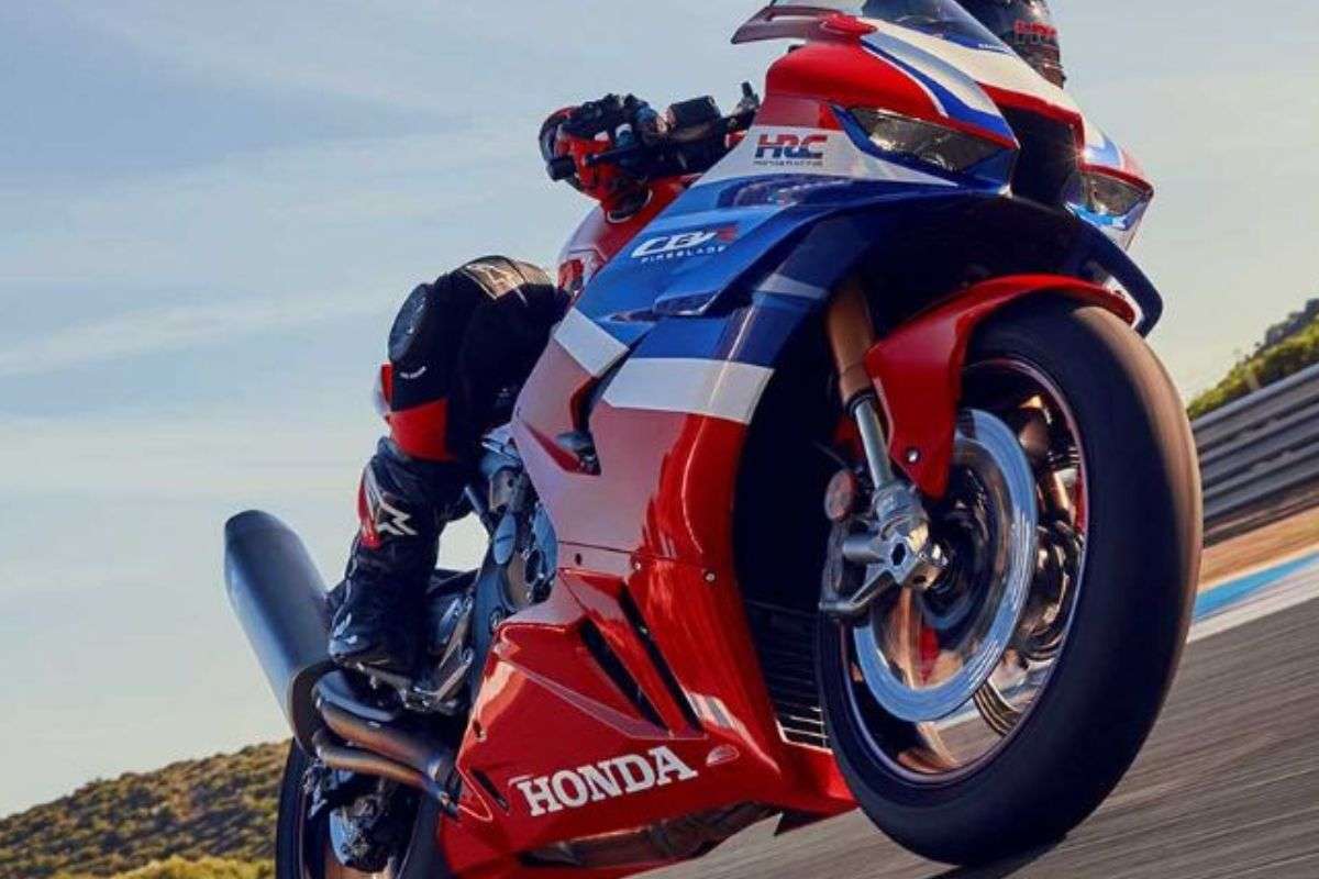 Honda lança CBR1000RR-R Fireblade 2026; superesportiva acima de R$ 150 mil