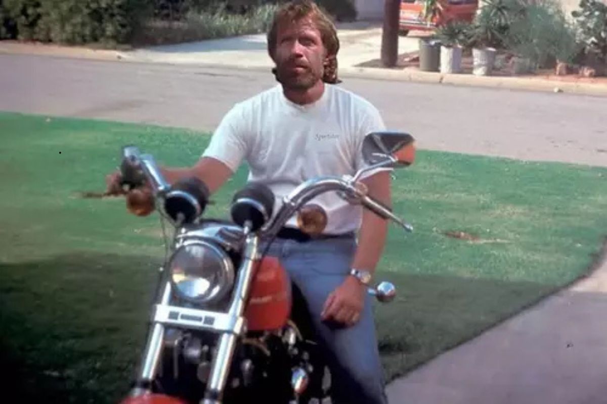 Chuck Norris e sua Harley-Davidson