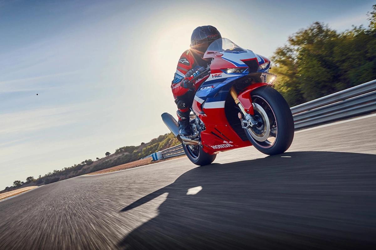 Honda CBR1000RR-R Fireblade SP 2026: 201 kg e 215 cv na superbike da Honda