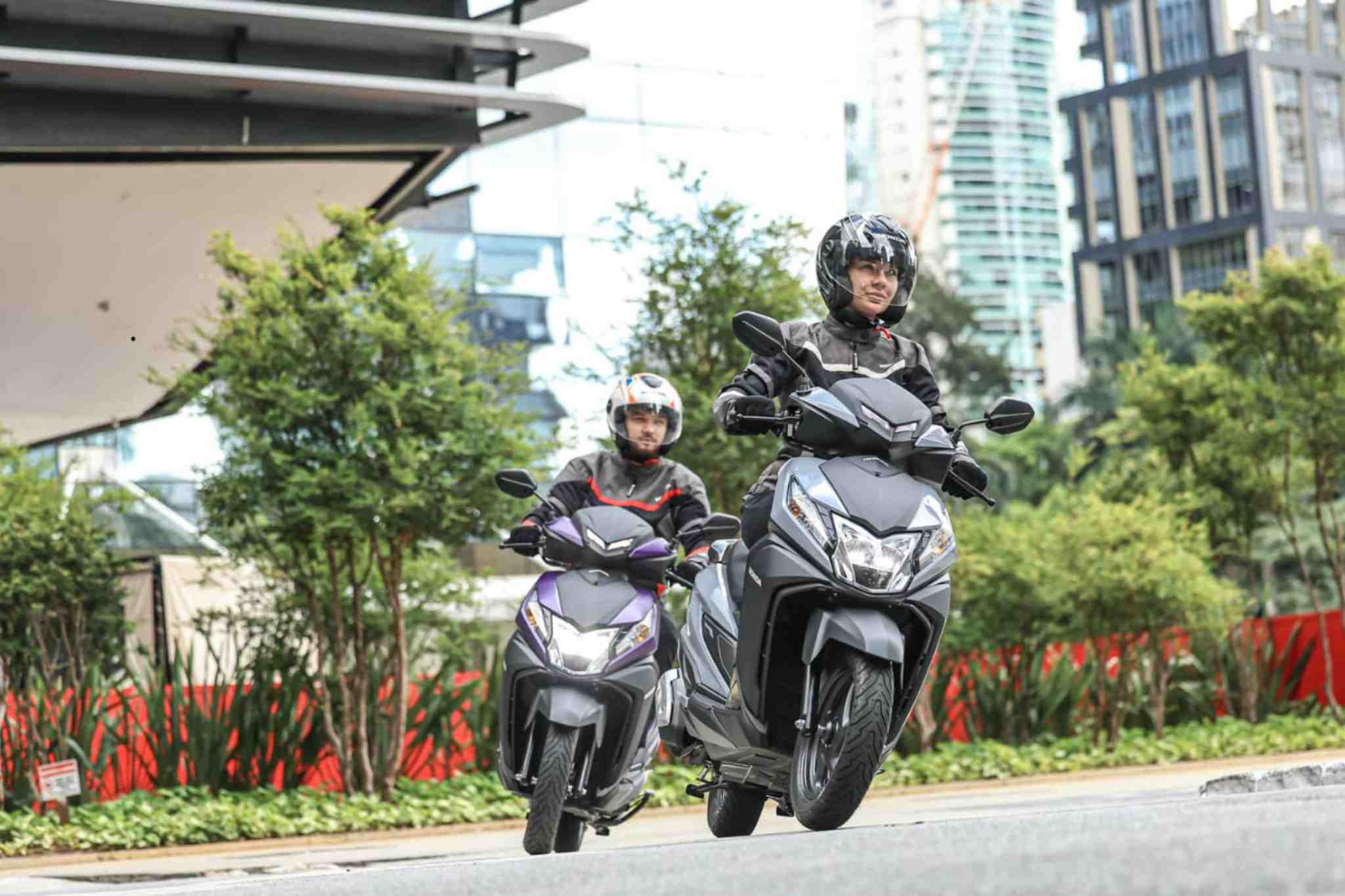 Honda Elite 125 2027 surpreende com porta USB-C; confira os acessórios