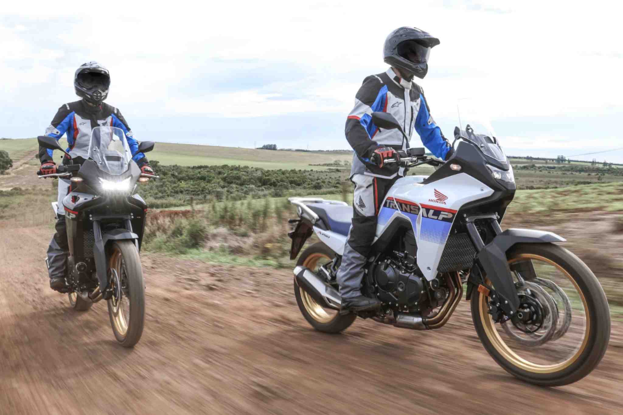 Honda Transalp 2026 com E-Clutch redefine a experiência na estrada