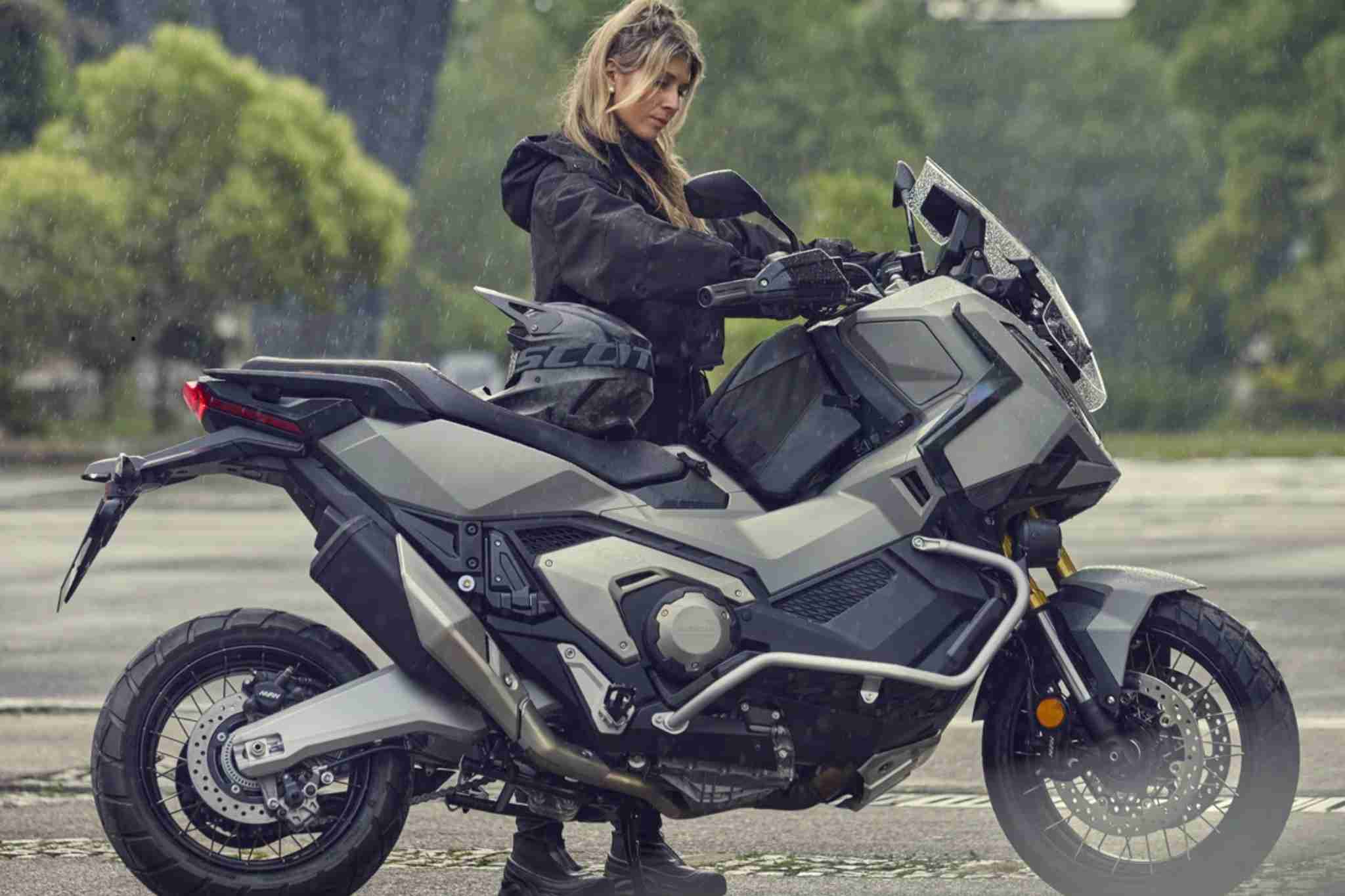 Nova moto da Honda chega em abril com novas atualizações