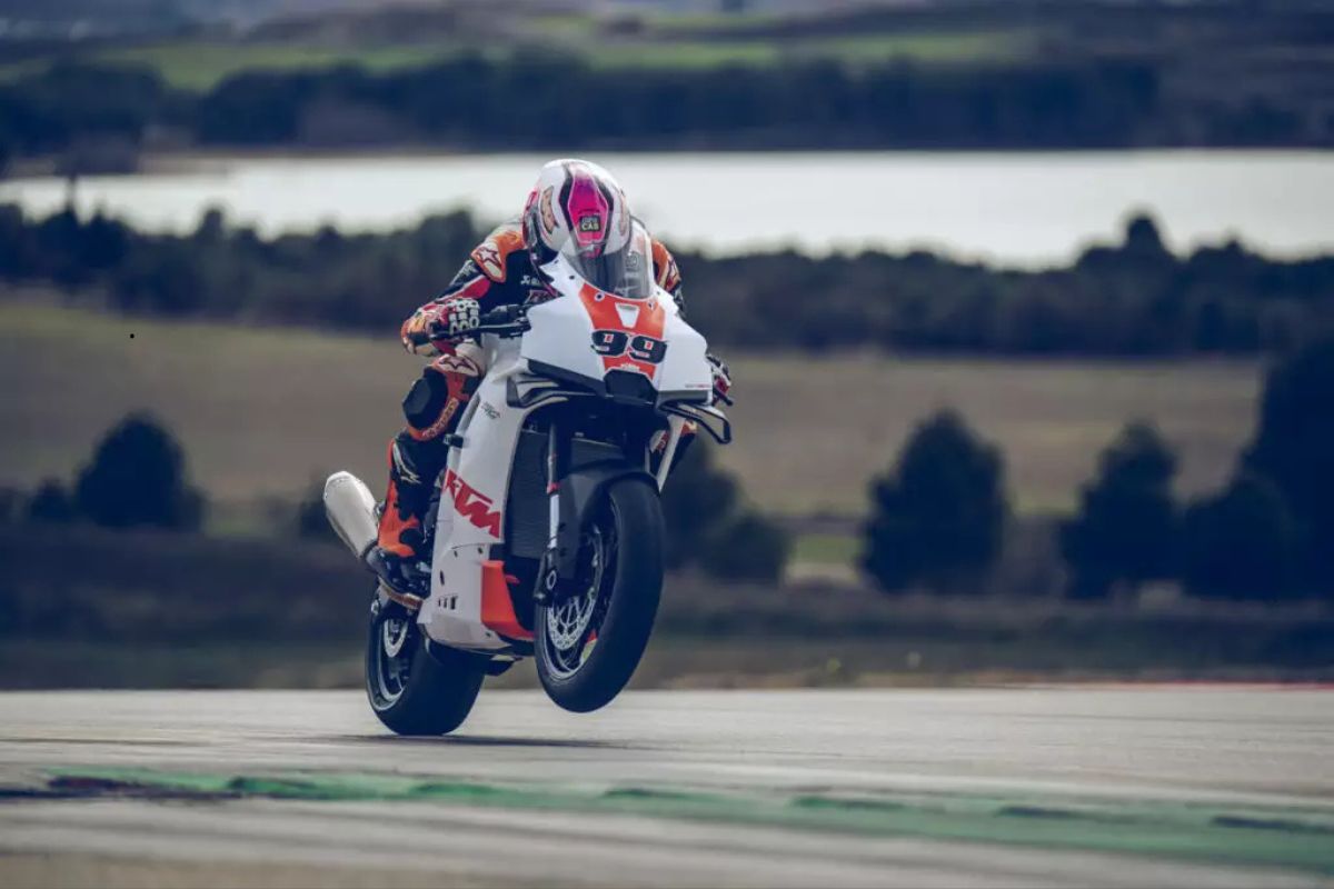 KTM revela 990 RC R Track, superesportiva proibida nas ruas