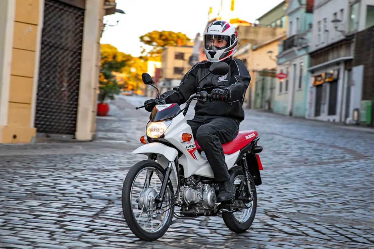 Moto mais barata do Brasil pode chegar a até 55 km/l
