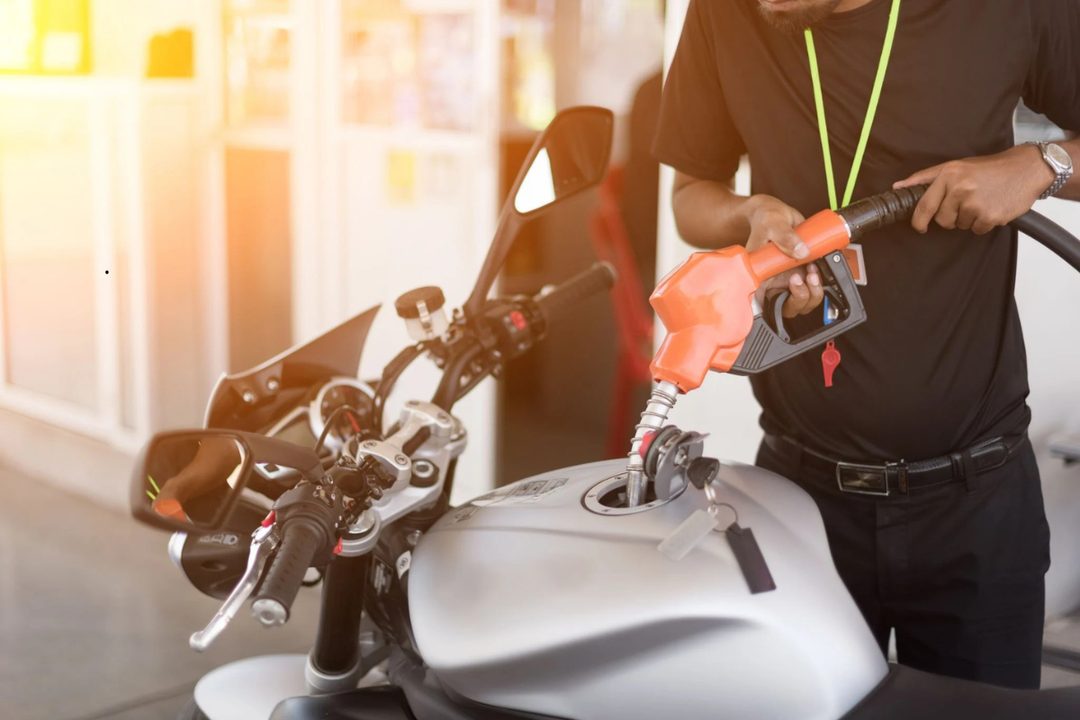 Motos a gasolina são proibidas de circular no país