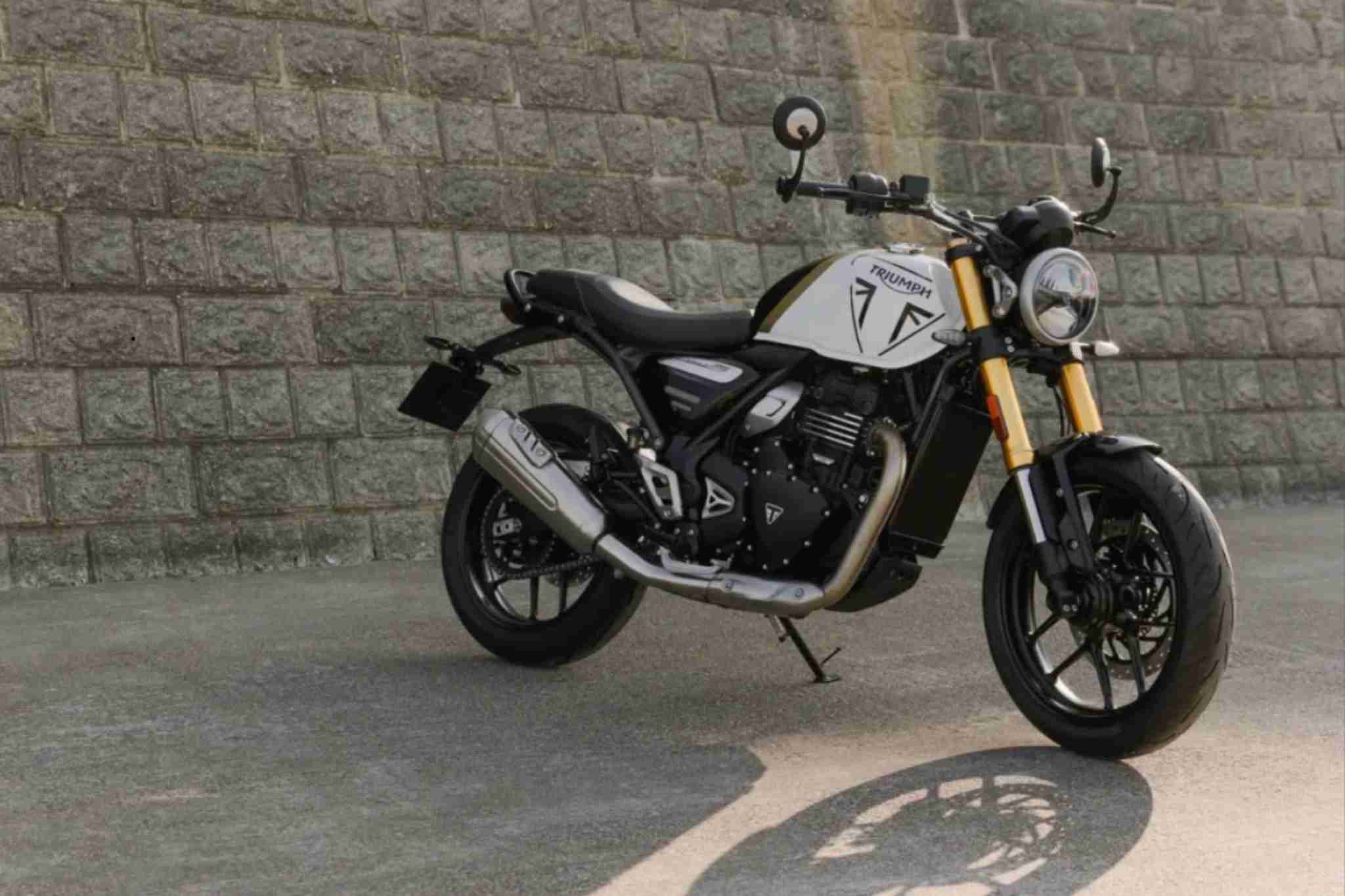 Linha 400 da Triumph tem IPVA 2026 grátis e nova Scrambler 400 XC