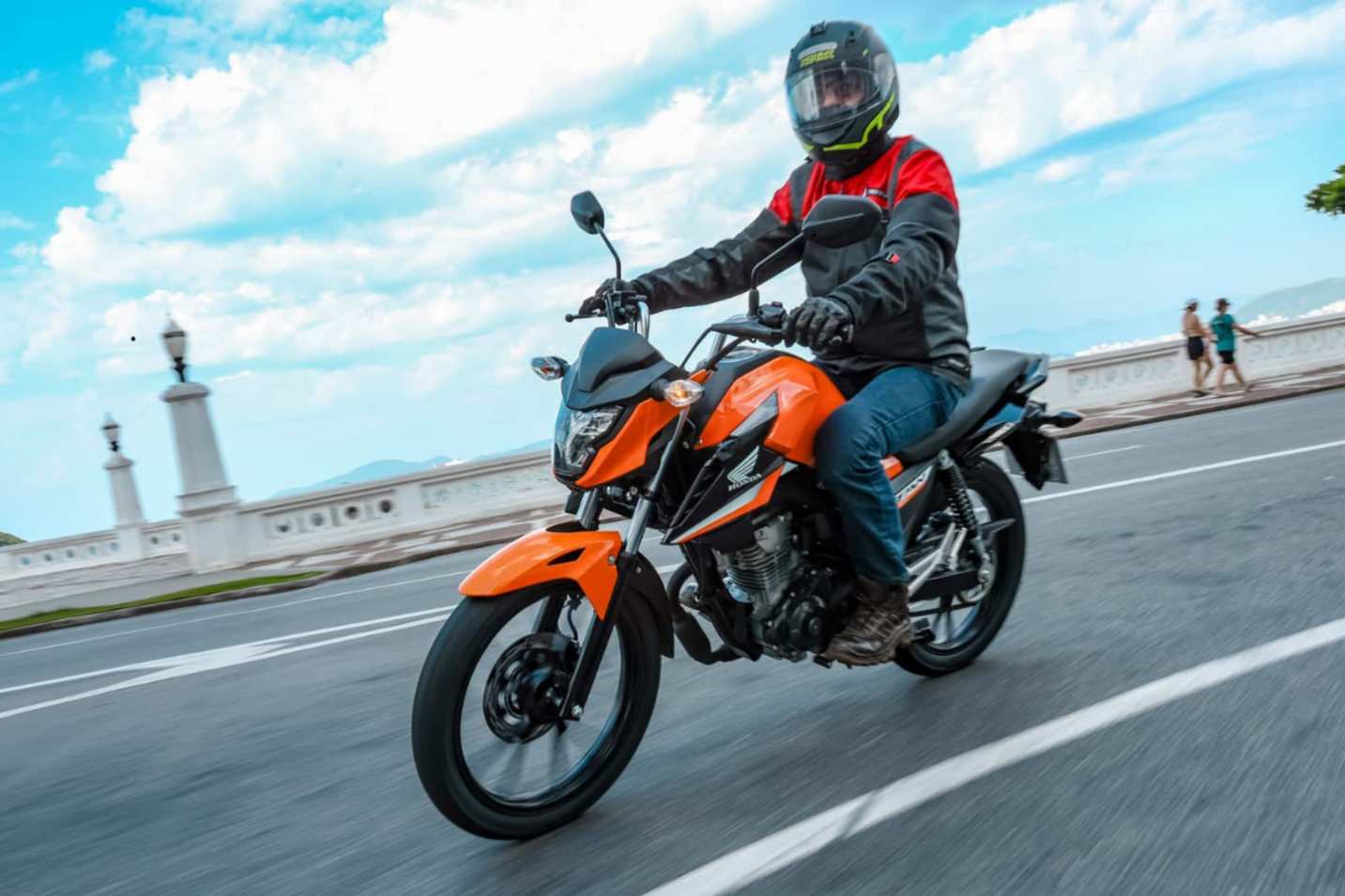 Venda de motos cai em fevereiro, carros cresce 8,8%