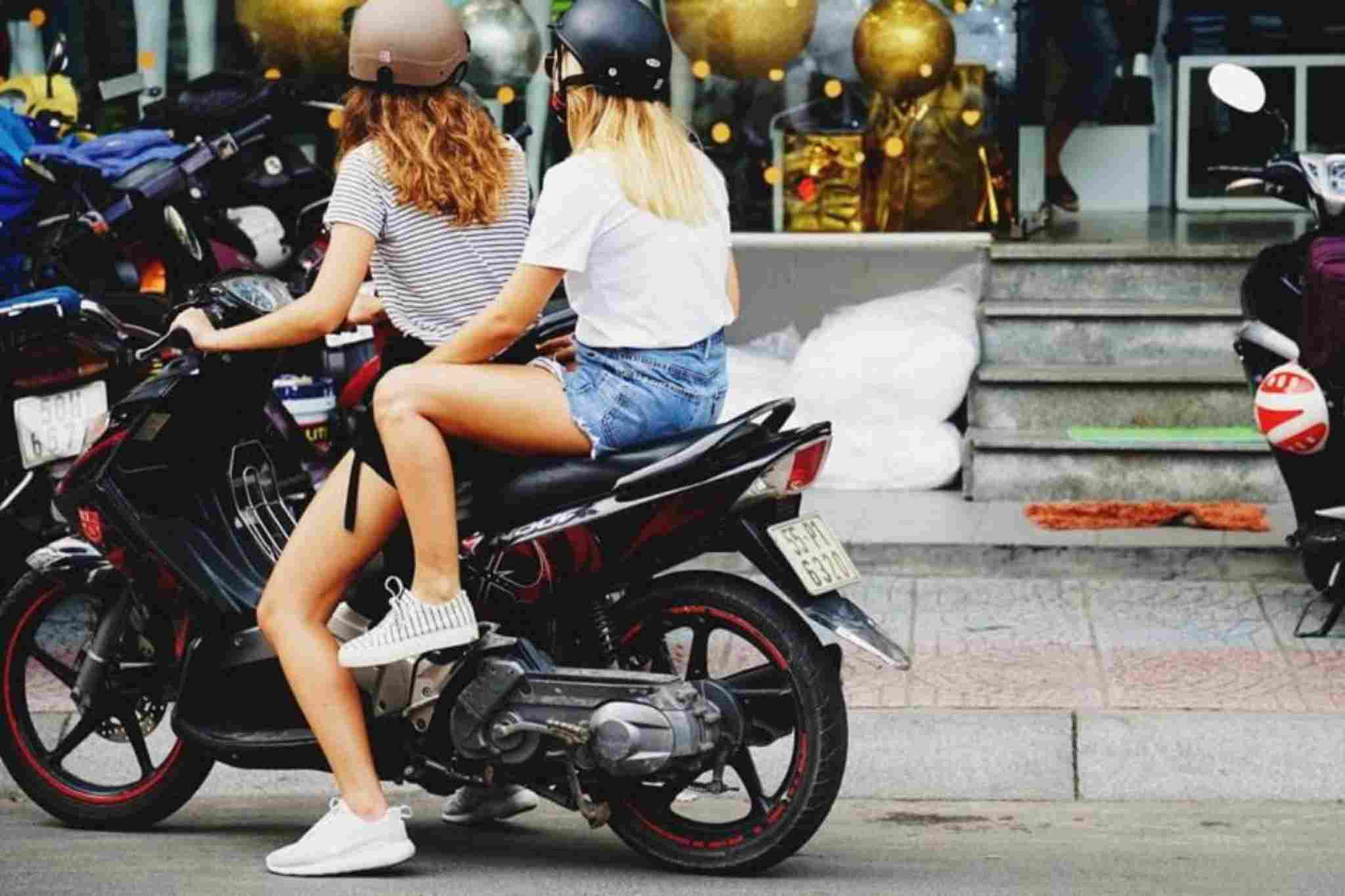 pode andar de short na moto