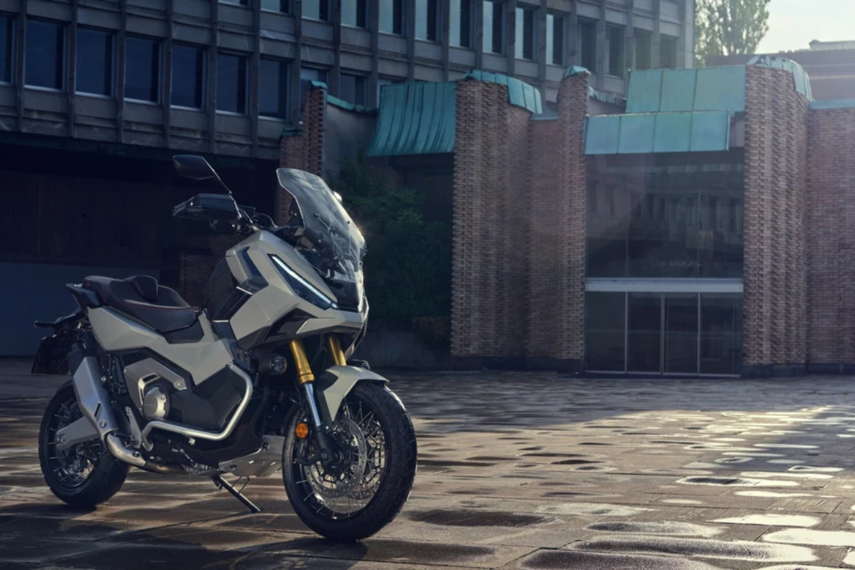 Honda X-ADV 2026 traz suspensão invertida de 41 mm e freios de 296 mm