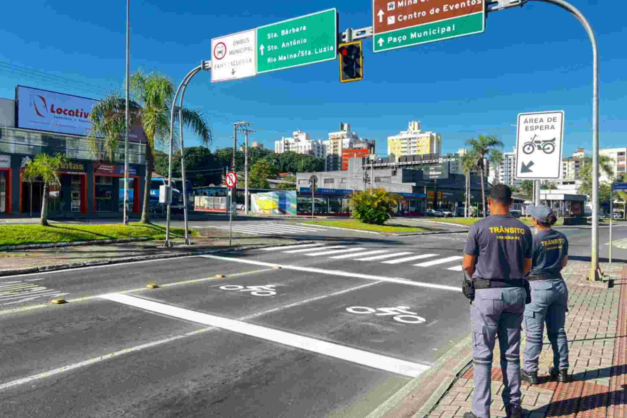 Criciúma instala novos pontos de espera para motos no trânsito