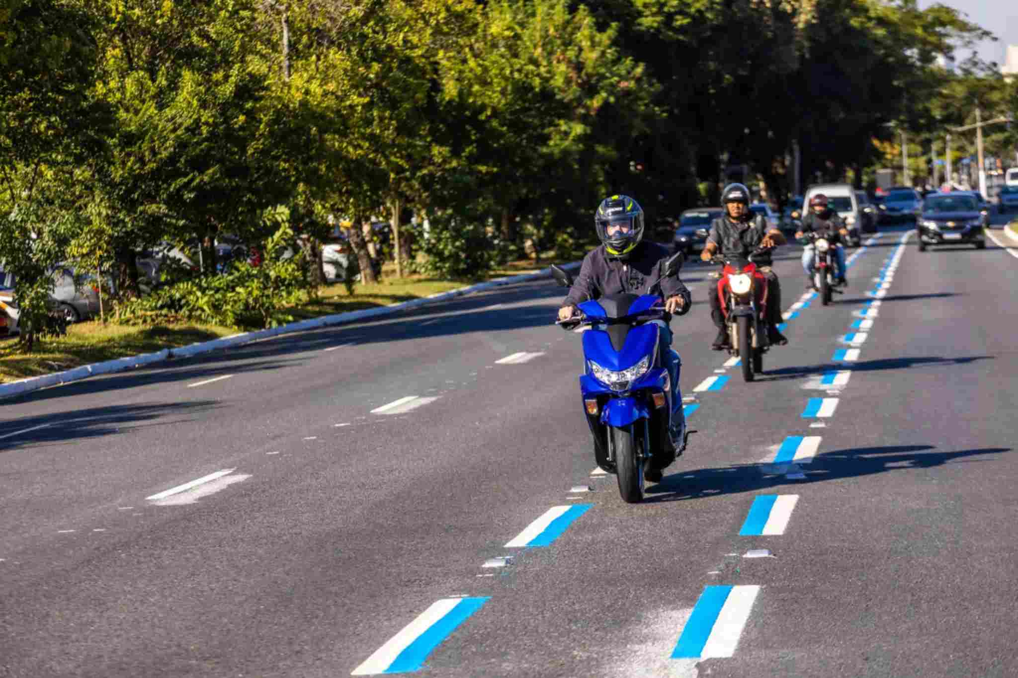 BH pode ganhar faixa azul para motos em breve; Damião explica