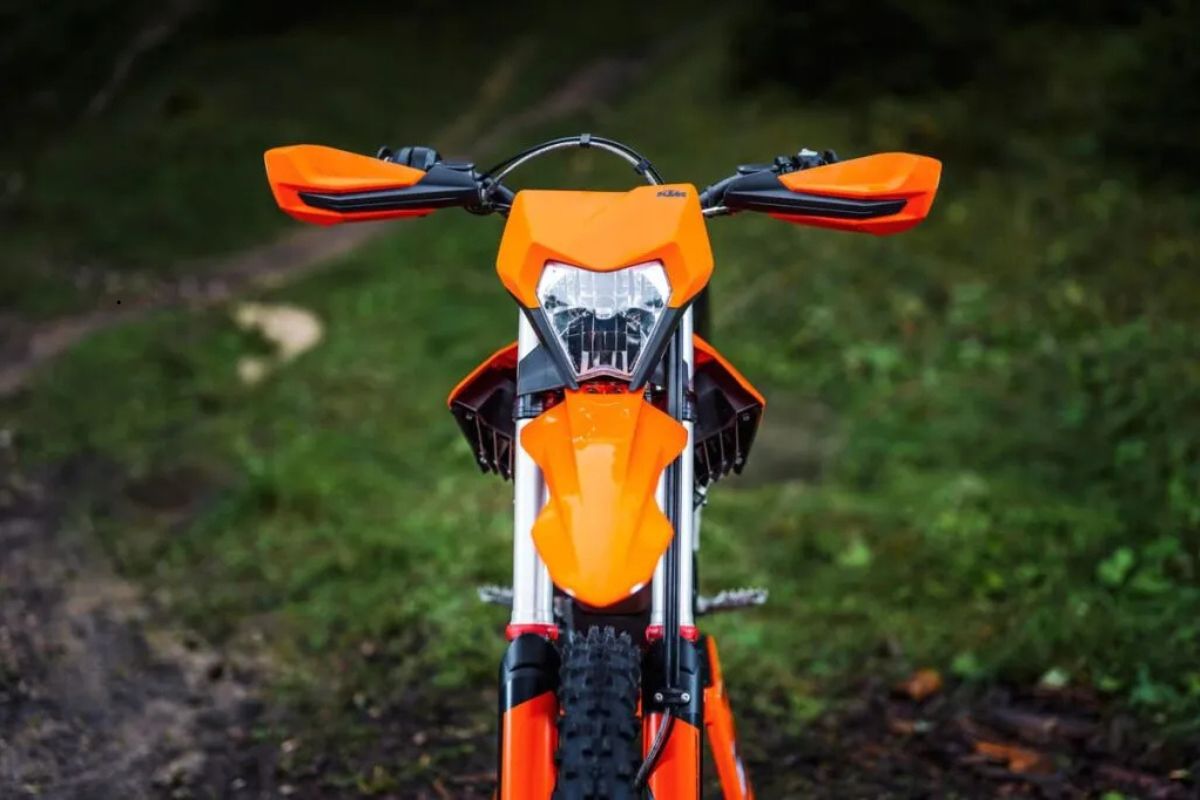 Freeride E 2027 fica mais futurista e recarrega em apenas 1h30