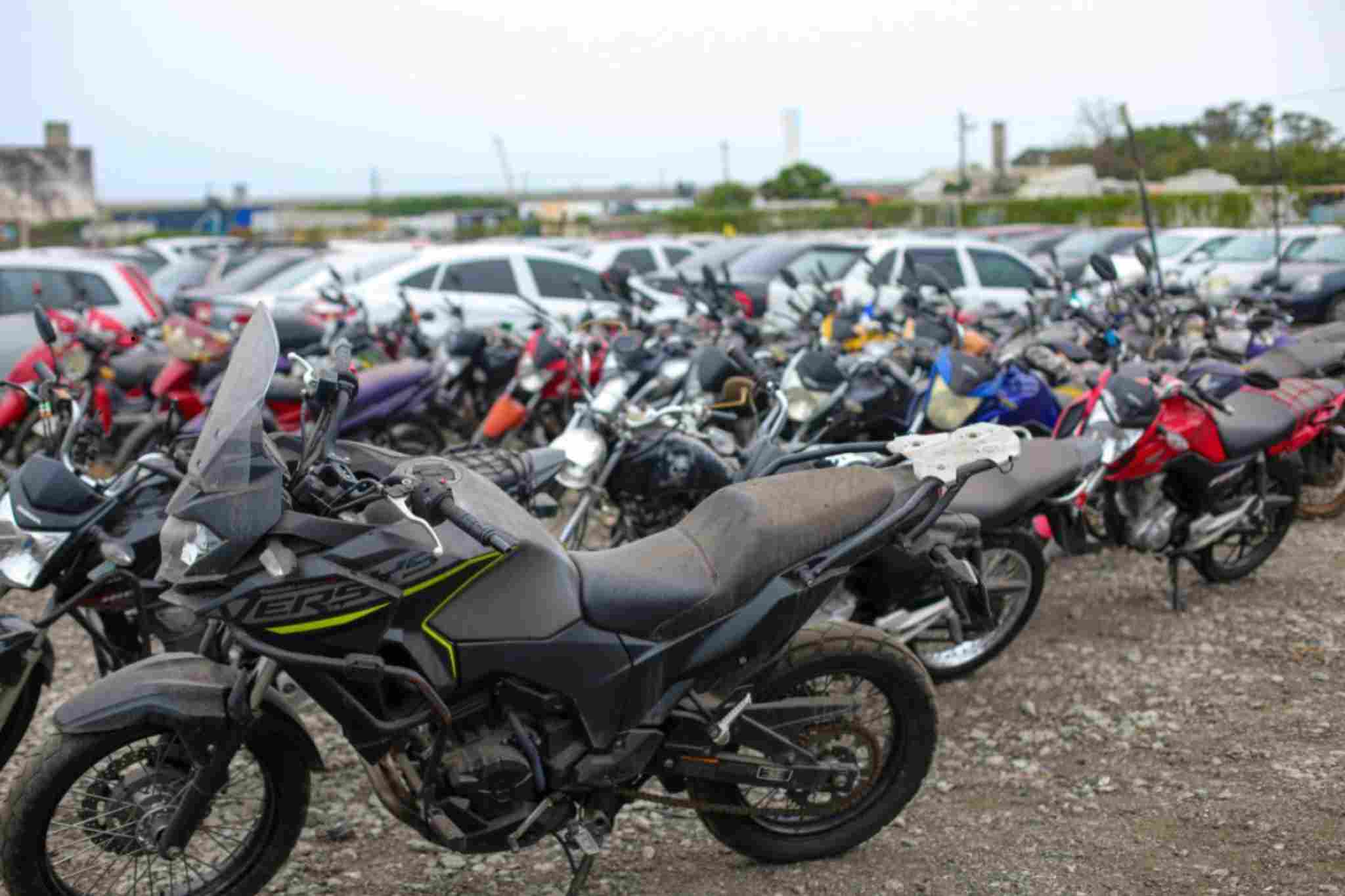 Com Argo por R$ 2 mil e motos a partir de R$ 300, Detran realiza leilão; saiba como participar