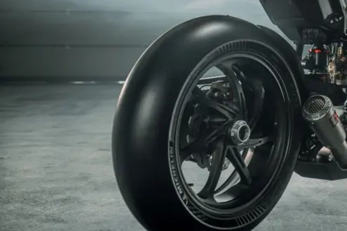 Rival da Panigale, KTM 1390 RR Track chega com 199 cv e produção limitada