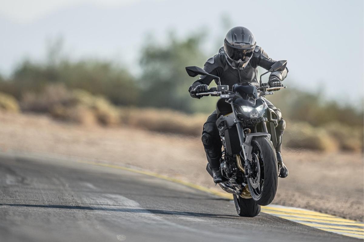 Kawasaki Z900 domina vendas e puxa crescimento da Kawasaki em março