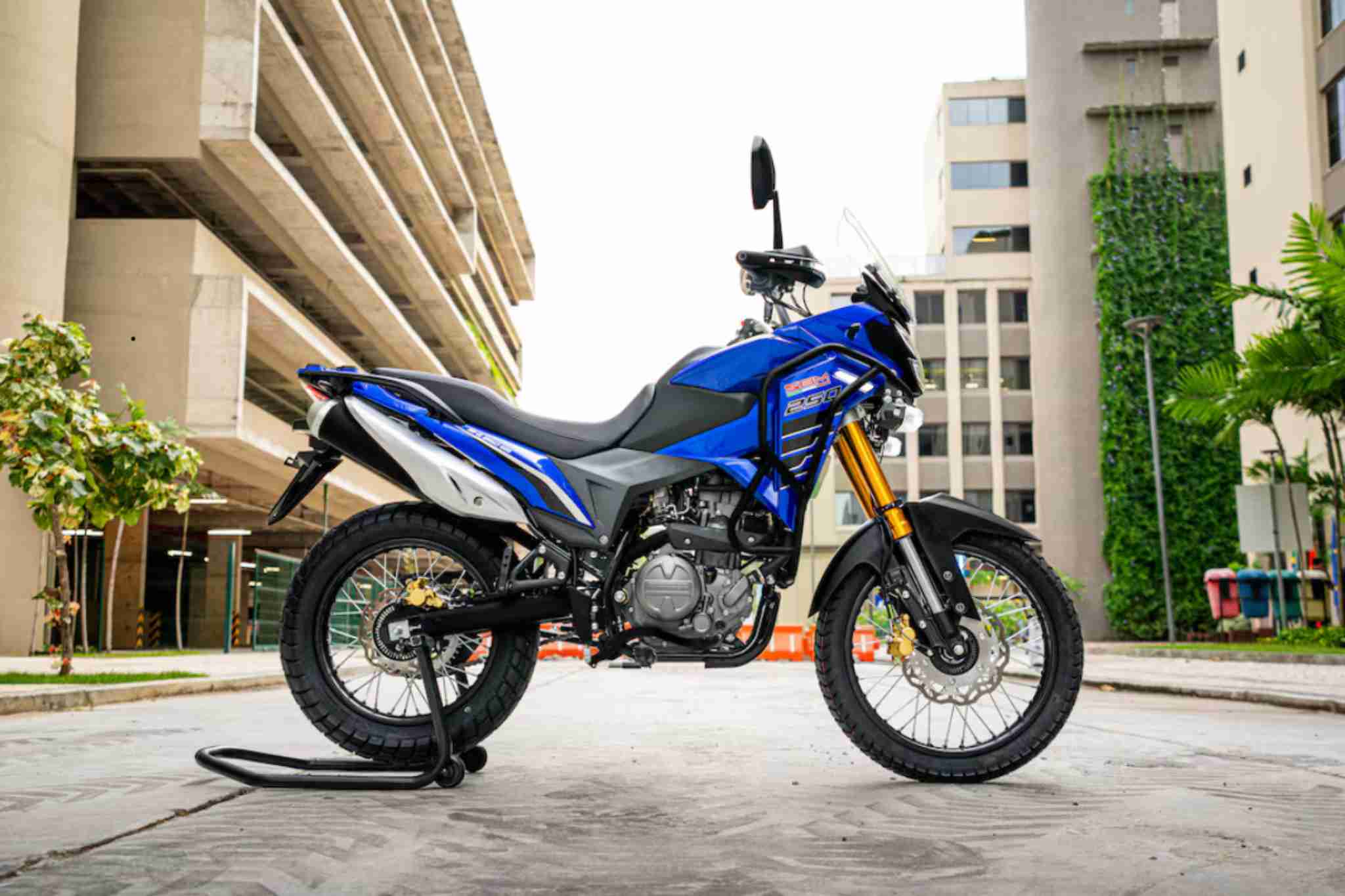 Shineray SBM 250 Trail estreia com 30,8 cv, ABS e preço competitivo no Brasil