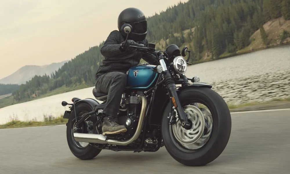 Triumph melhora o conforto da Bobber 2026 sem mexer no estilo