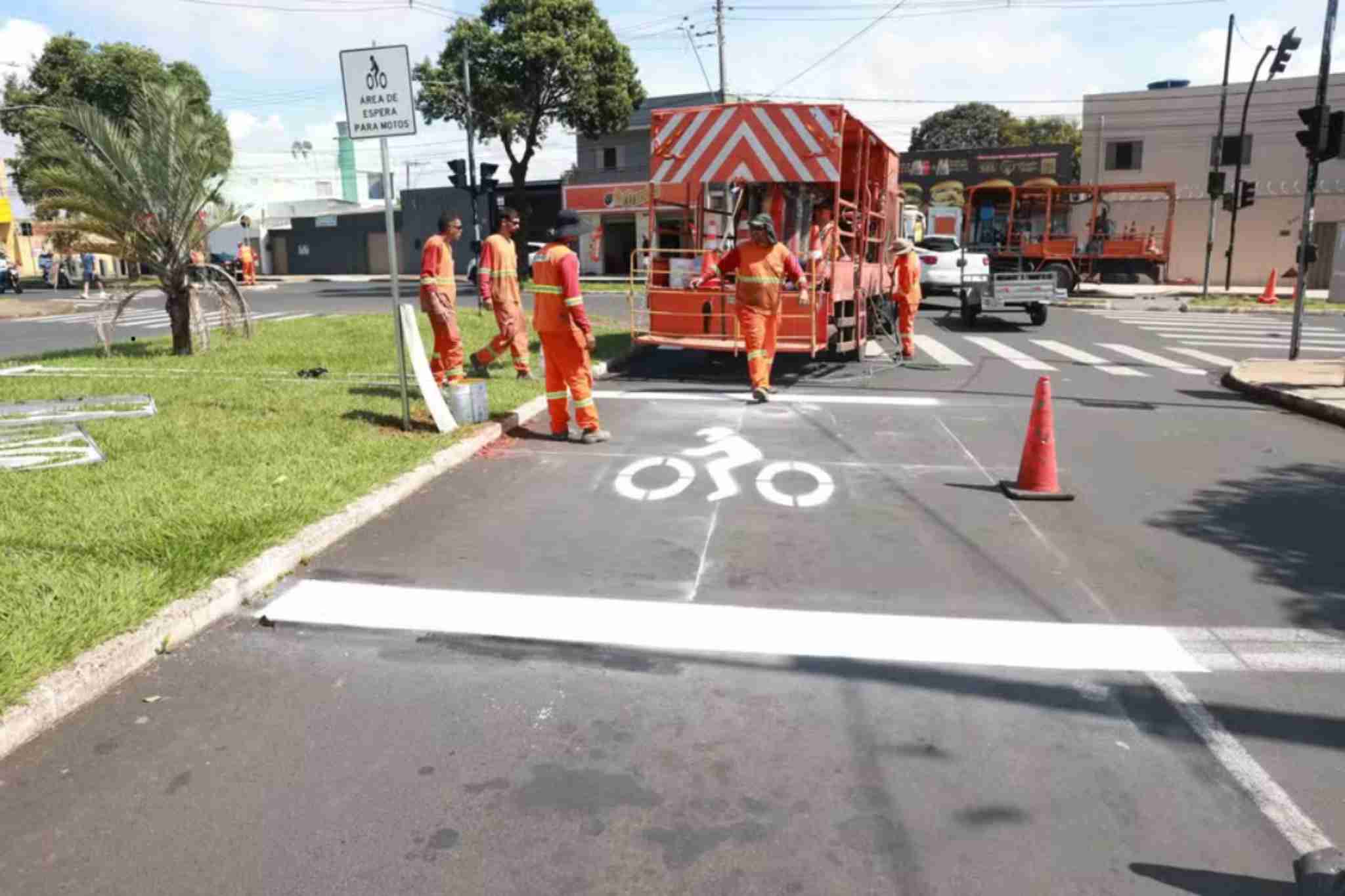 Uberlândia adota áreas de espera para motos; entenda a regra