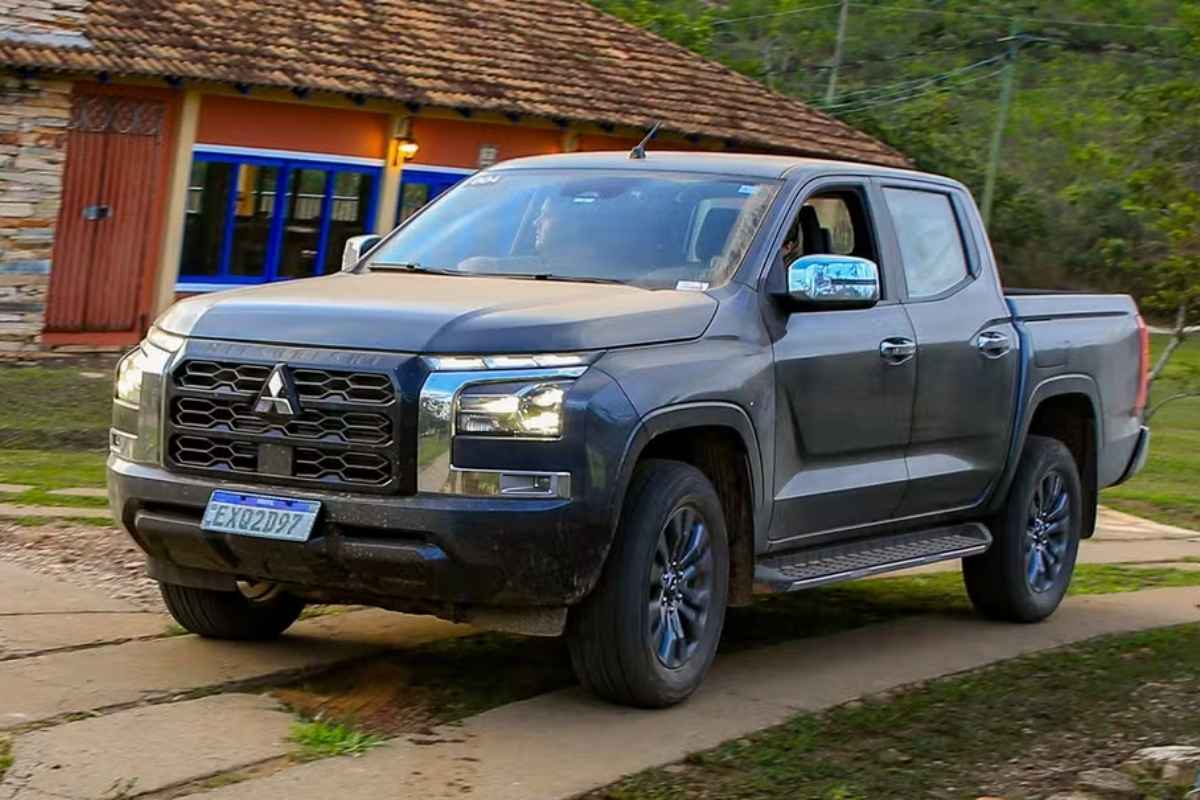 Mitsubishi Triton híbrida deve permanecer com atual motor 2.4 a diesel de 205 cv — Foto: Divulgação